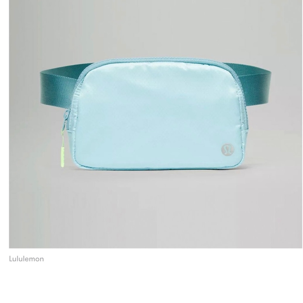 1L lululemon everywhere belt bag
